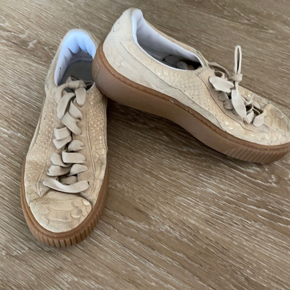 Nude puma aligator sneakers